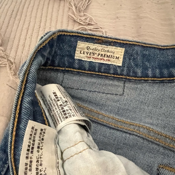 Levi Straight Leg Jeans - Picture 2 of 3